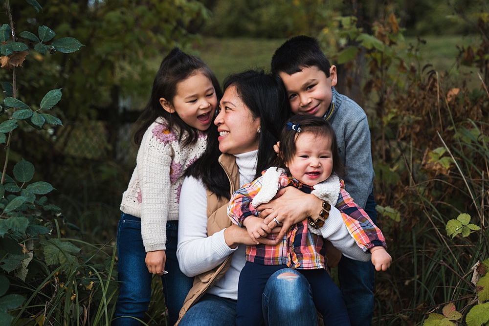 Mom with three kids, family photo by the water on Mercer Island, Seattle Family Photographer, photo session tips