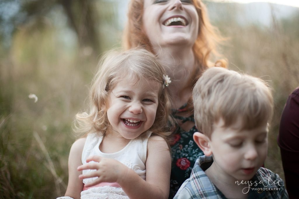 Seattle Family Photographer, Family photos in Snoqualmie, playful family photos 