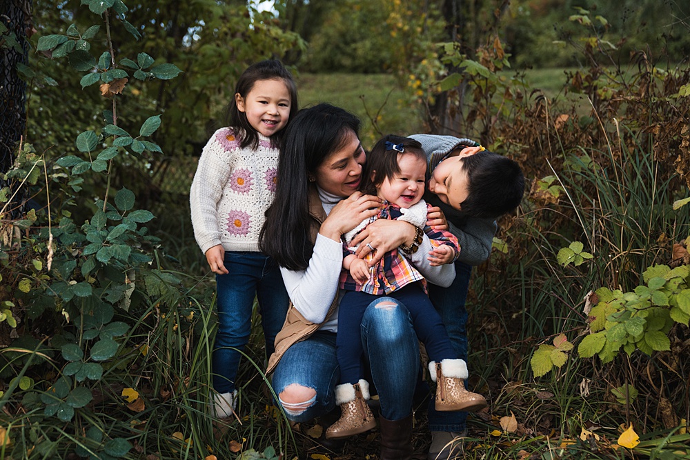 Photo of mother and three kids, Snoqualmie family photographer