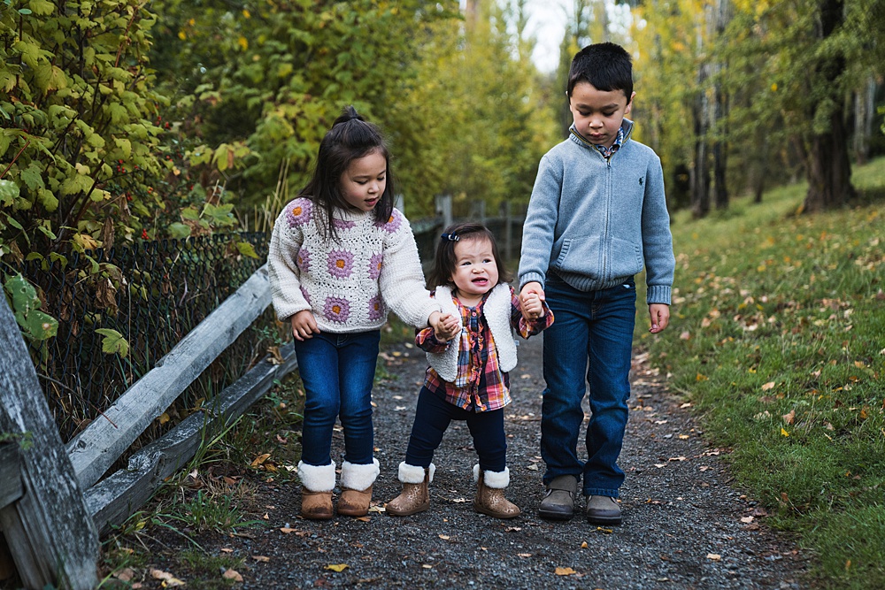 dressing for family photos, young siblings walking together