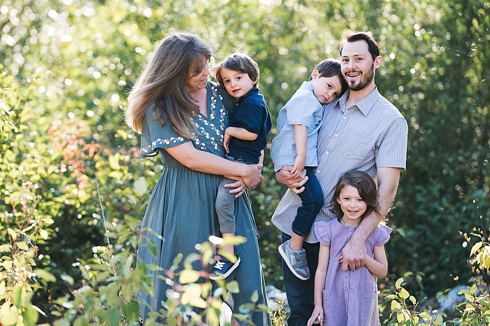 Seattle family photographer, playful family photos at Snoqualmie pass