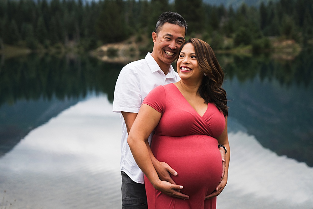 Couple during pregnancy photos in Snoqualmie Pass