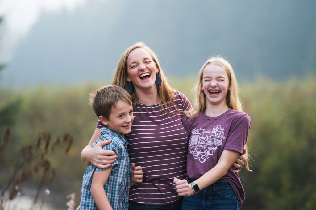 Mother and children at Gold Creek Pond family photo session