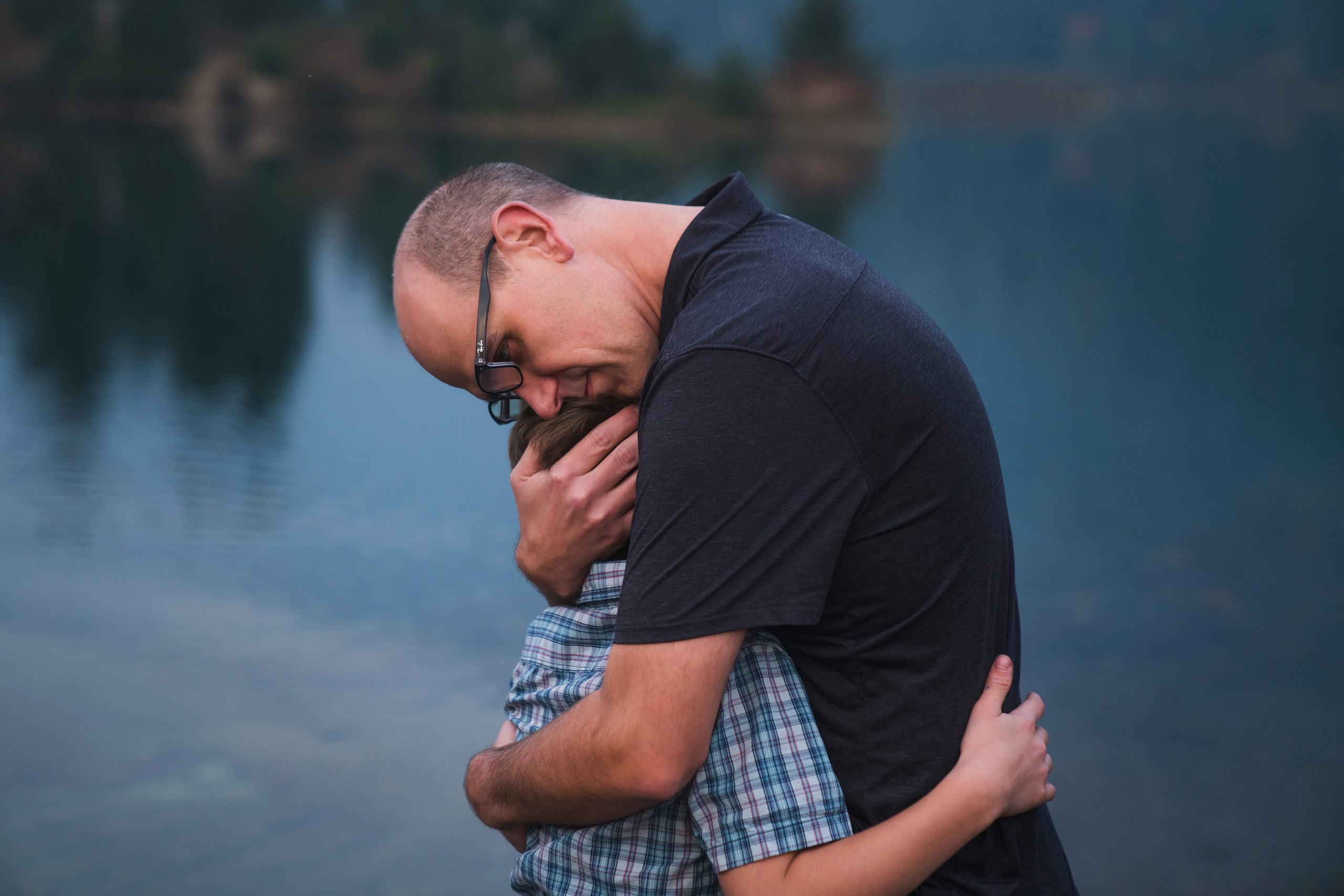 Father and son embrace during Snoqualmie pass family photo session at Gold Creek Pond
