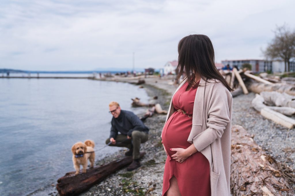 Pregnancy photo at the beach in Seattle