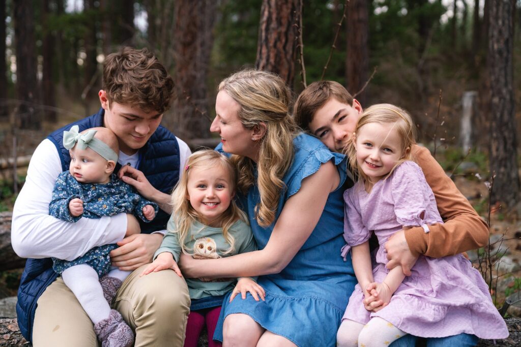 Mother with five children for family photography session tips example
