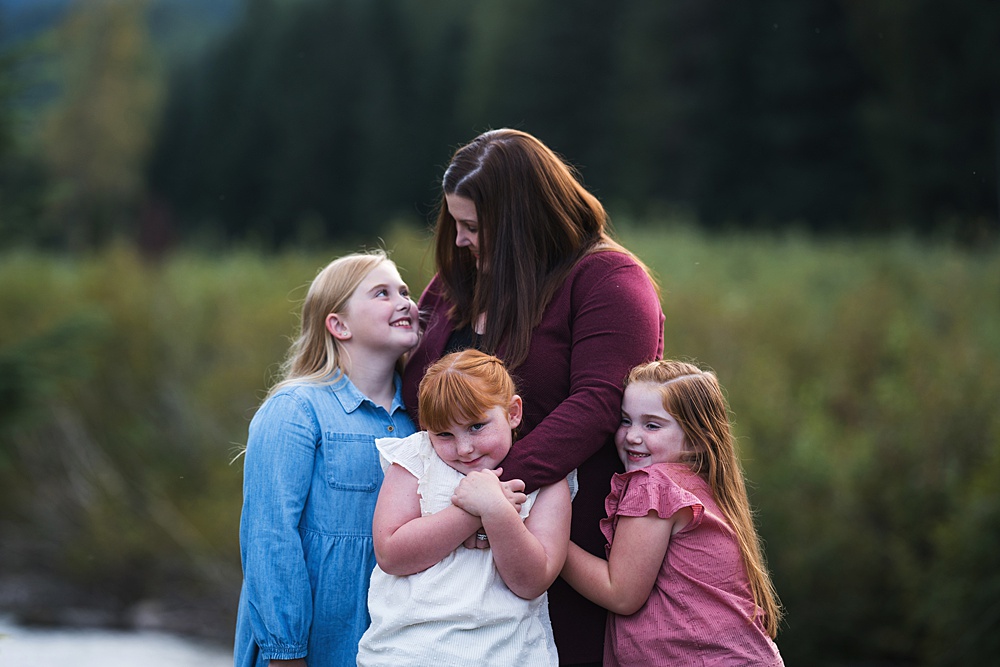 Mother with three girls during family photos on Snoqualmie Pass