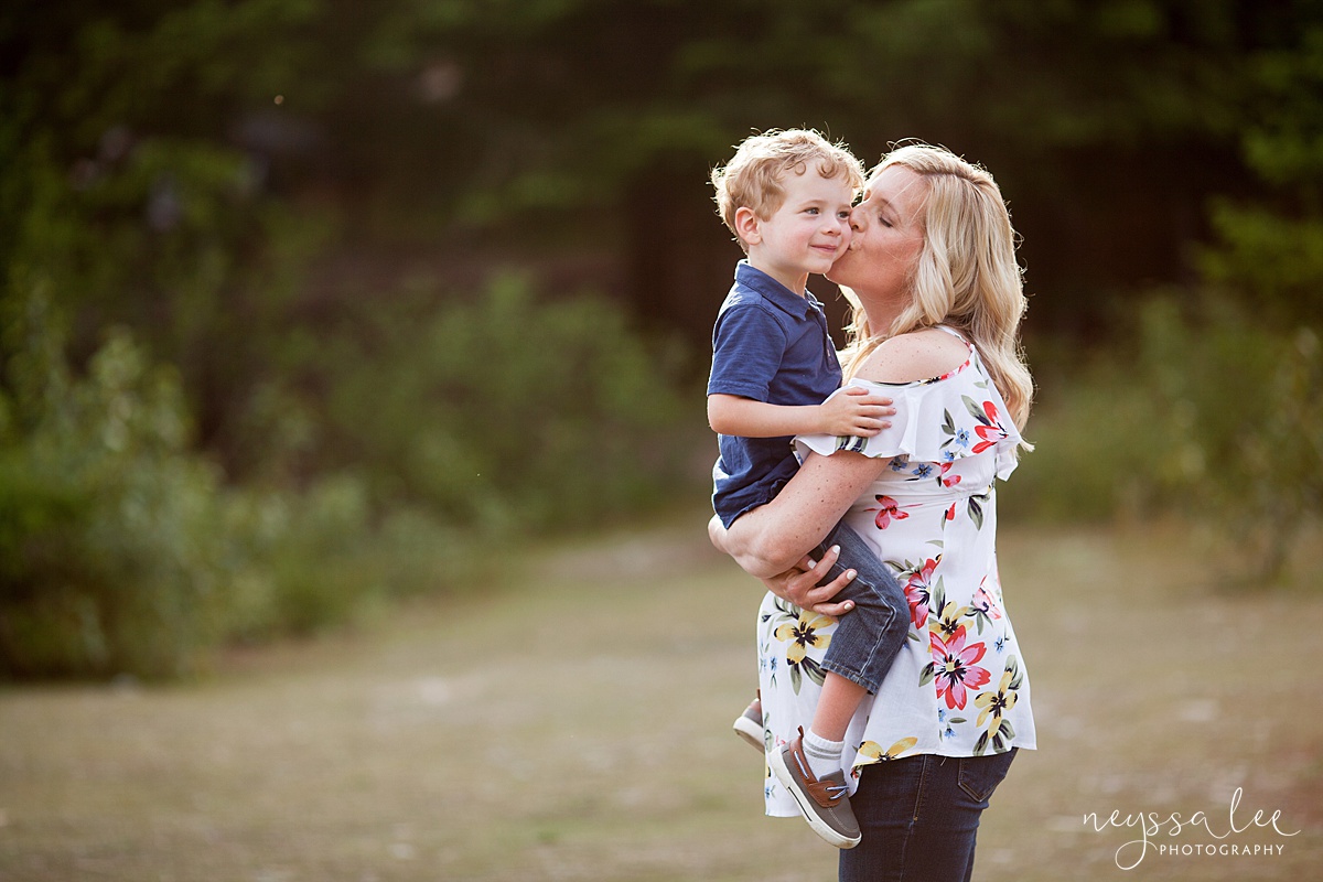 Summer maternity portrait outfit ideas with mother and son in Snoqualmie Pass