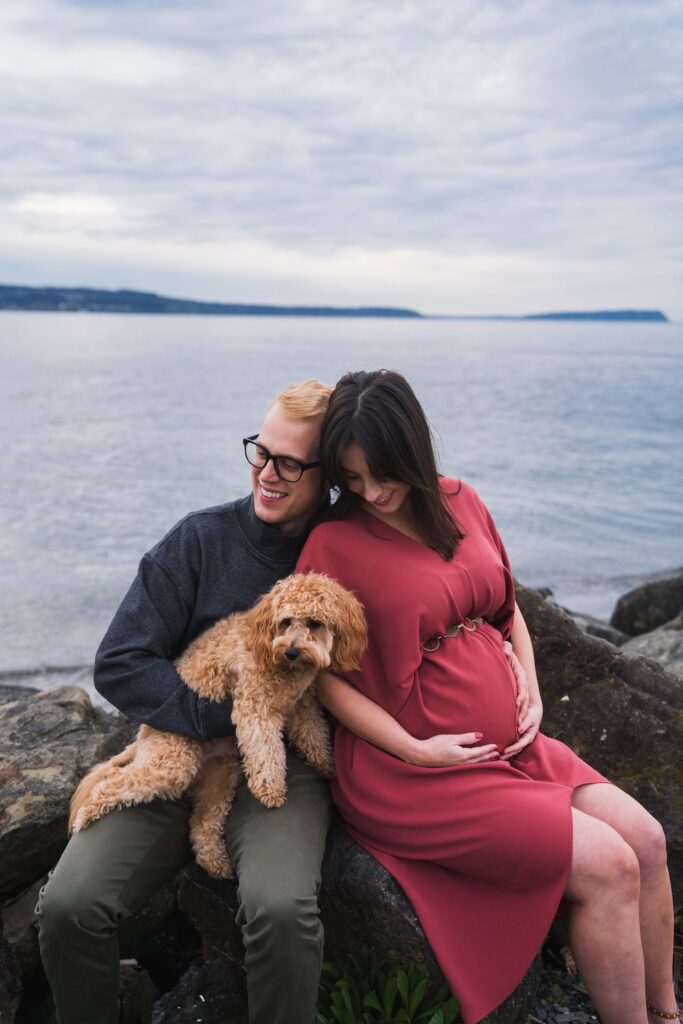 maternity photos with dogs, couple by the Seattle waterfront with their dog for photoshoot