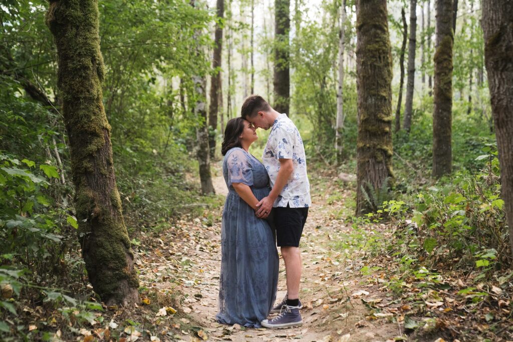 Couple together for maternity photoshoot in Snoqualmie 