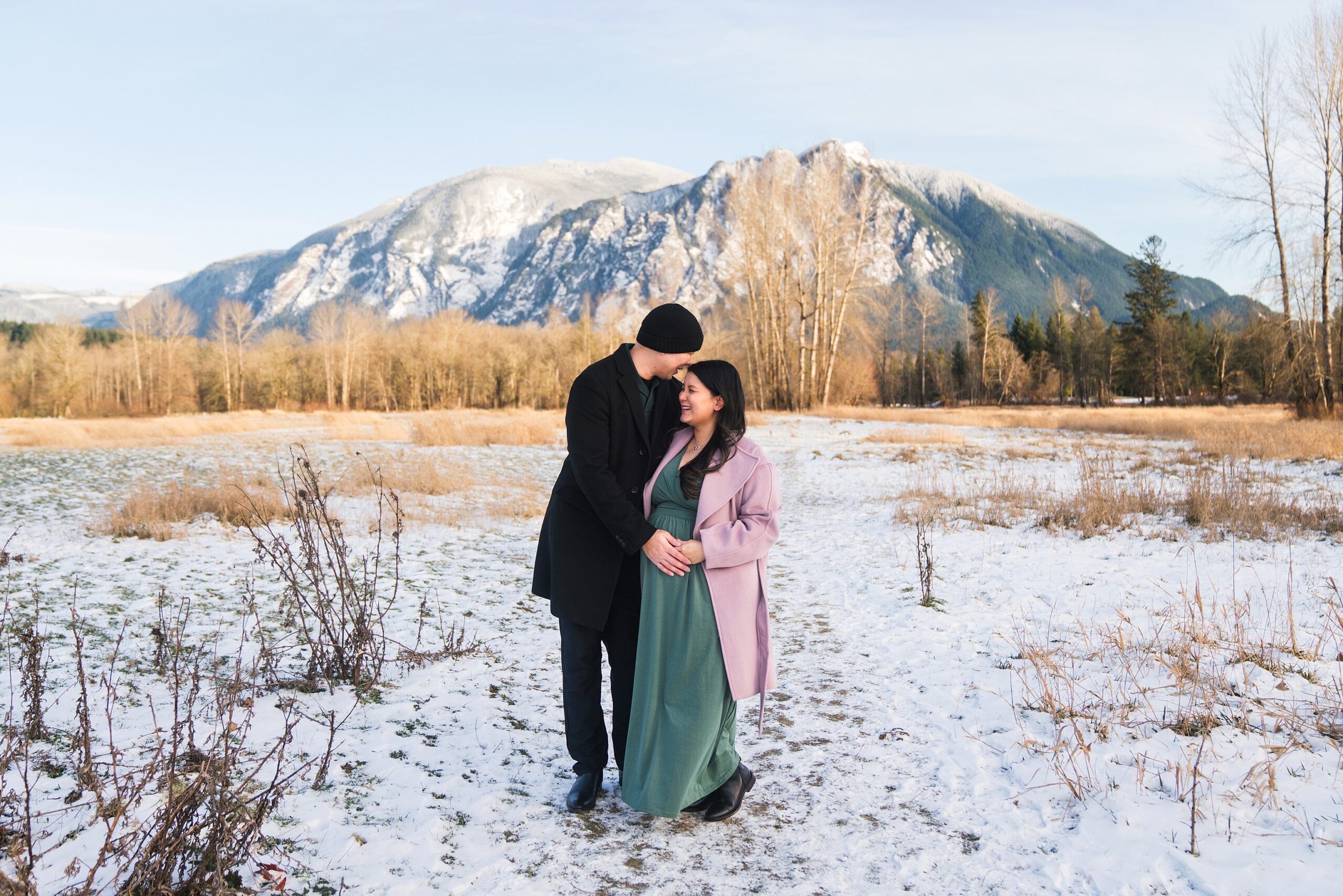 winter maternity photos in Snoqualmie, Mount Si Maternity Photos