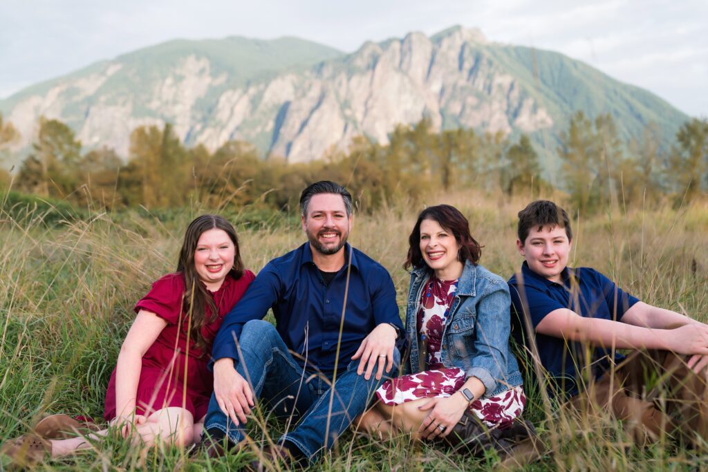 Family photo in front of Mount Si by Neyssa Lee Photography