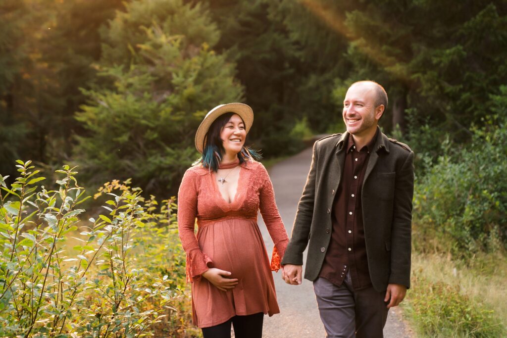 What to wear for maternity pictures idea, family on Snoqualmie pass for portraits