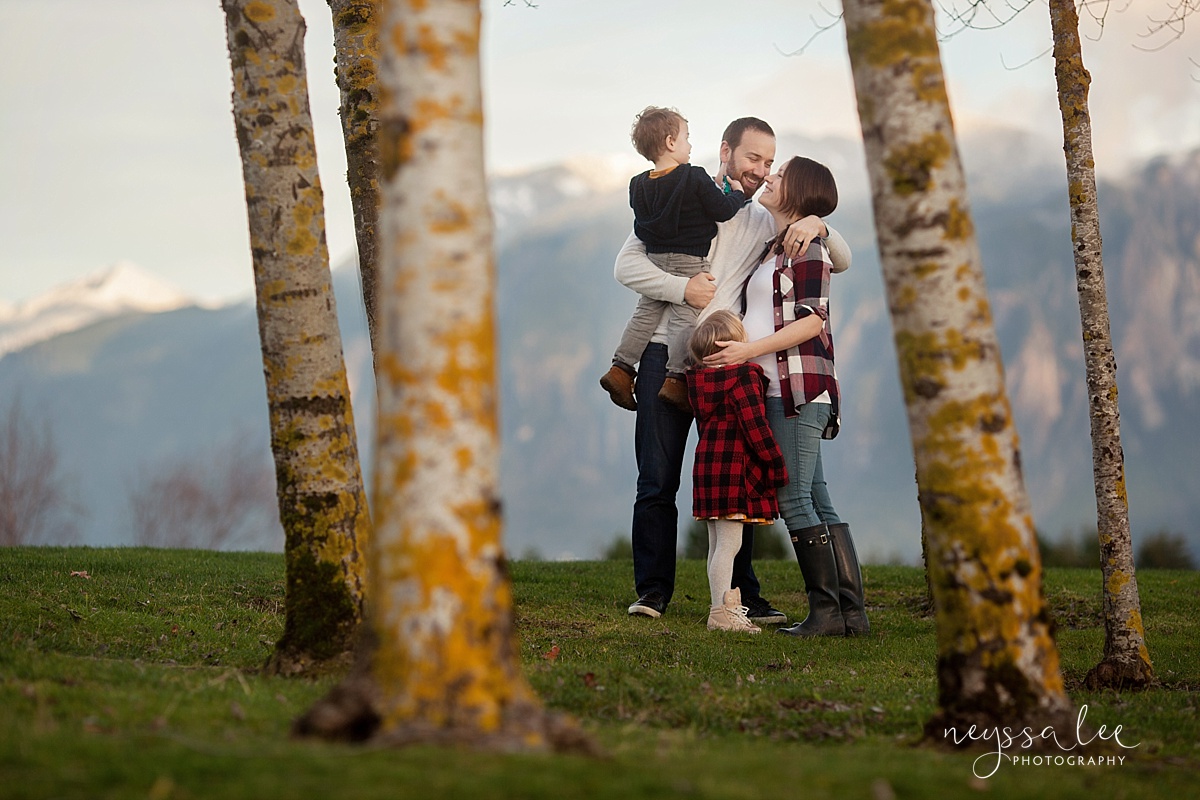 Snoqualmie Ridge Maternity photoshoot, family together with Mount Si View at Sunset