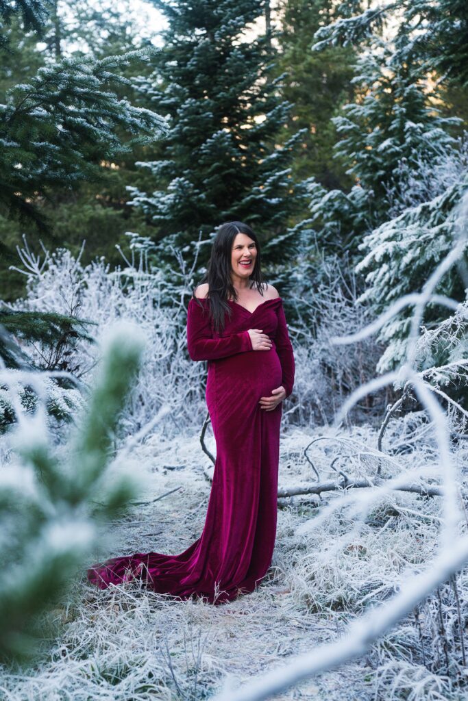 Pregnancy photos of mother to be in the woods on Snoqualmie Pass